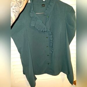 Women's Medium Pine Long Sleeved Blouse